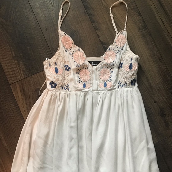 Lulu's Dresses & Skirts - White Mini Dress (Lulu’s) Lulu's Dresses & Skirts - White Mini Dress (Lulu’s)